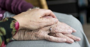 Hands Old Old Age Elderly  - sabinevanerp / Pixabay